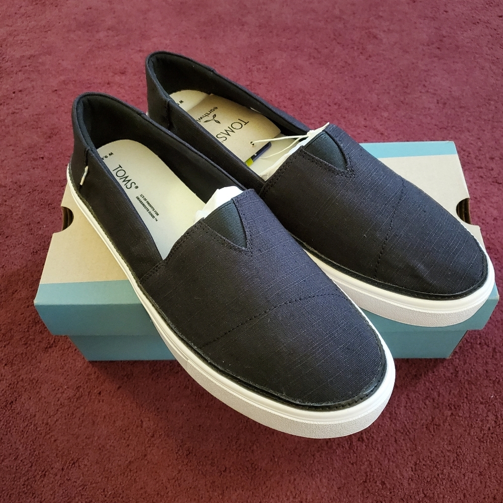 Women's NEW 9.5 TOMS